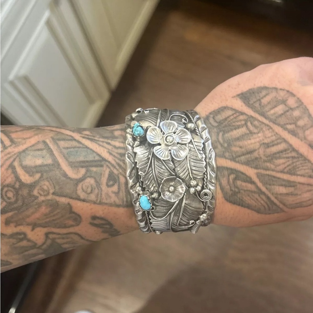 STERLING SILVER NATIVE AMERICAN VTG WIDE TURQUOISE FLORAL CUFF BRACELET 100g 925